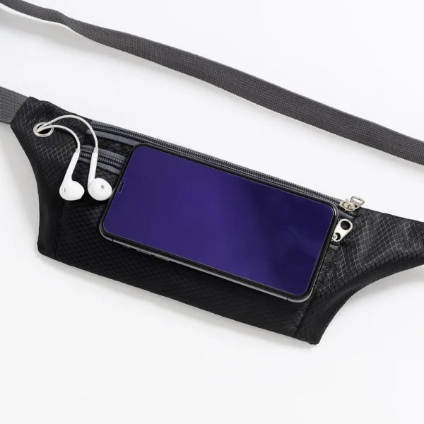 Ultimate Running Belt with headphone outlet black