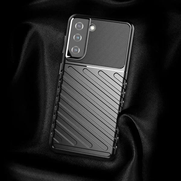 Thunder Case flexible armored cover for Samsung Galaxy S21 FE black