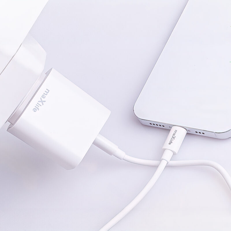 Maxlife MXTC-06-20AC PD QC charger 1x USB-C 1x USB 20W white + USB-C - Lightning cable 20W - Bild 3