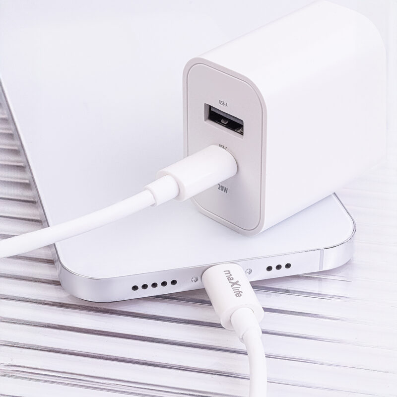 Maxlife MXTC-06-20AC PD QC charger 1x USB-C 1x USB 20W white + USB-C - Lightning cable 20W - Bild 9