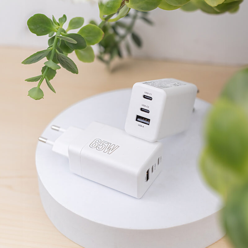 Maxlife MXTC-08-65ACC PD QC charger 2x USB-C 1x USB 65W white - Bild 11