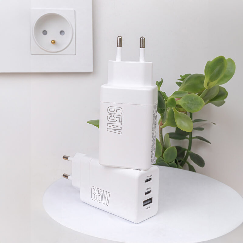 Maxlife MXTC-08-65ACC PD QC charger 2x USB-C 1x USB 65W white - Bild 7