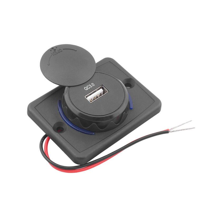 Recessed low profile car charger with lid out: USB-A QC3.0, in:12V/24V