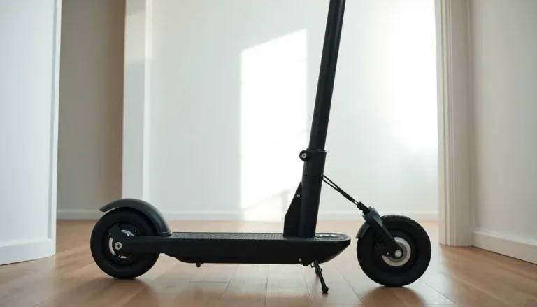 Elsparkcykel utan varumärke inför kontroll av app, Bluetooth och familjens surfbehov
