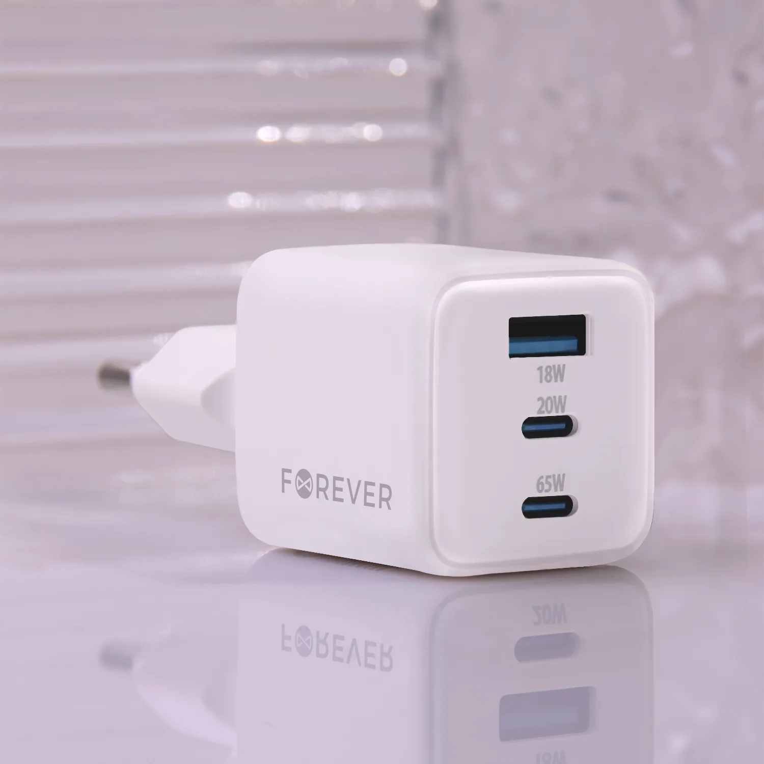 Forever TC-08-65ACC GaN PD QC-laddare 2x USB-C 1x USB 65W vit