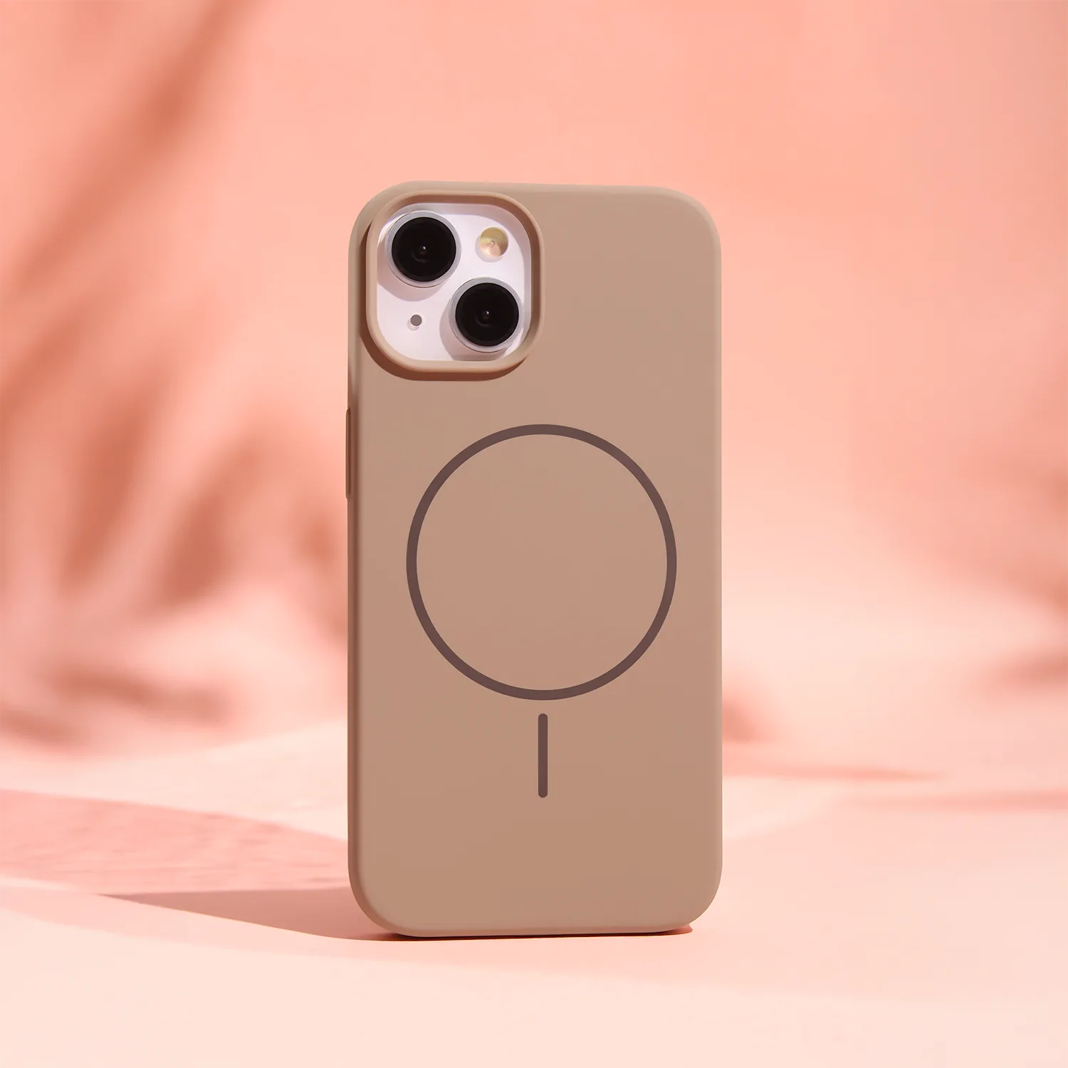 Tunt silikonfodral i brun färg för iPhone 16e
