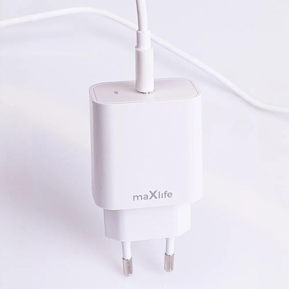 Maxlife MXTC-06-20C PD QC charger 1x USB-C 20W white + USB-C – Lightning cable 20W