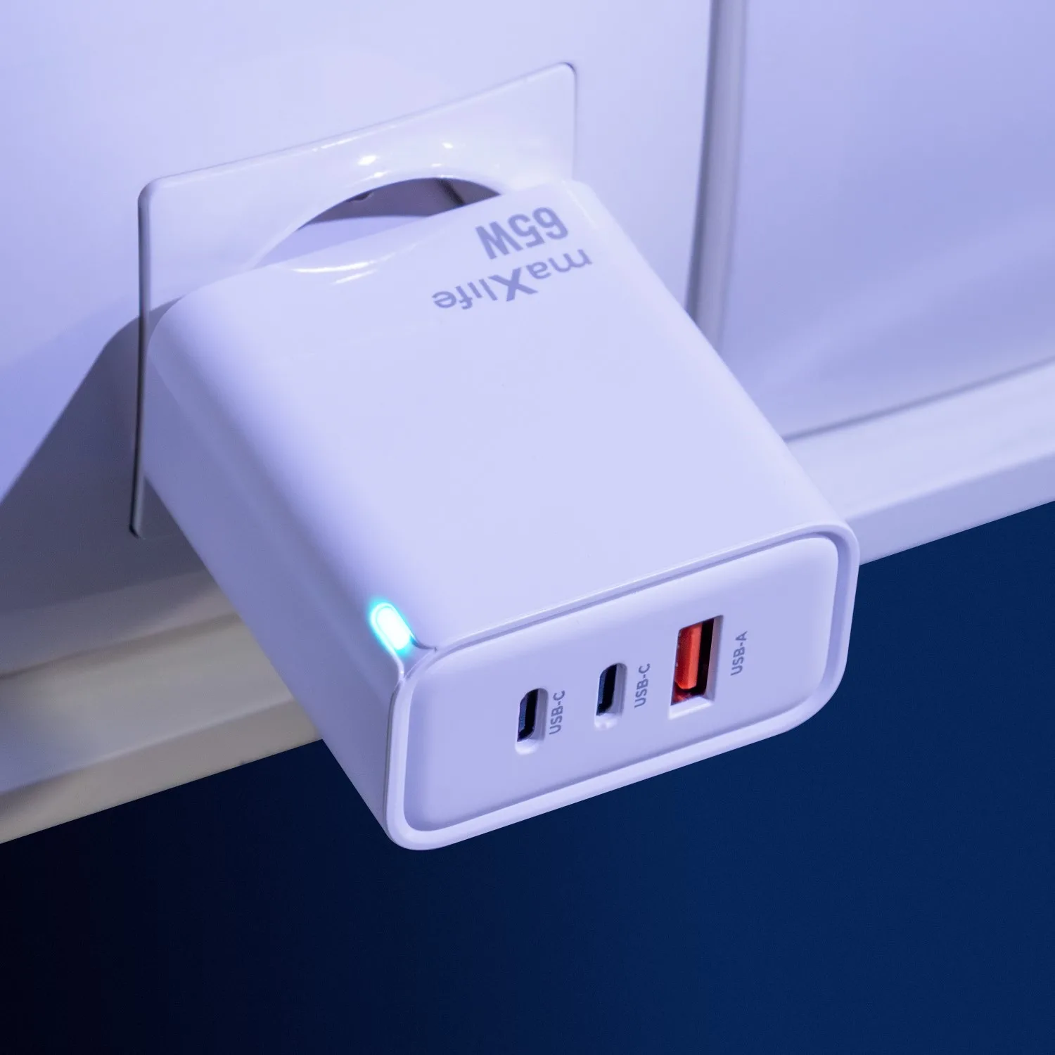 Maxlife MXTC-09-65ACC GaN PD QC charger 2x USB-C 1x USB 65W white