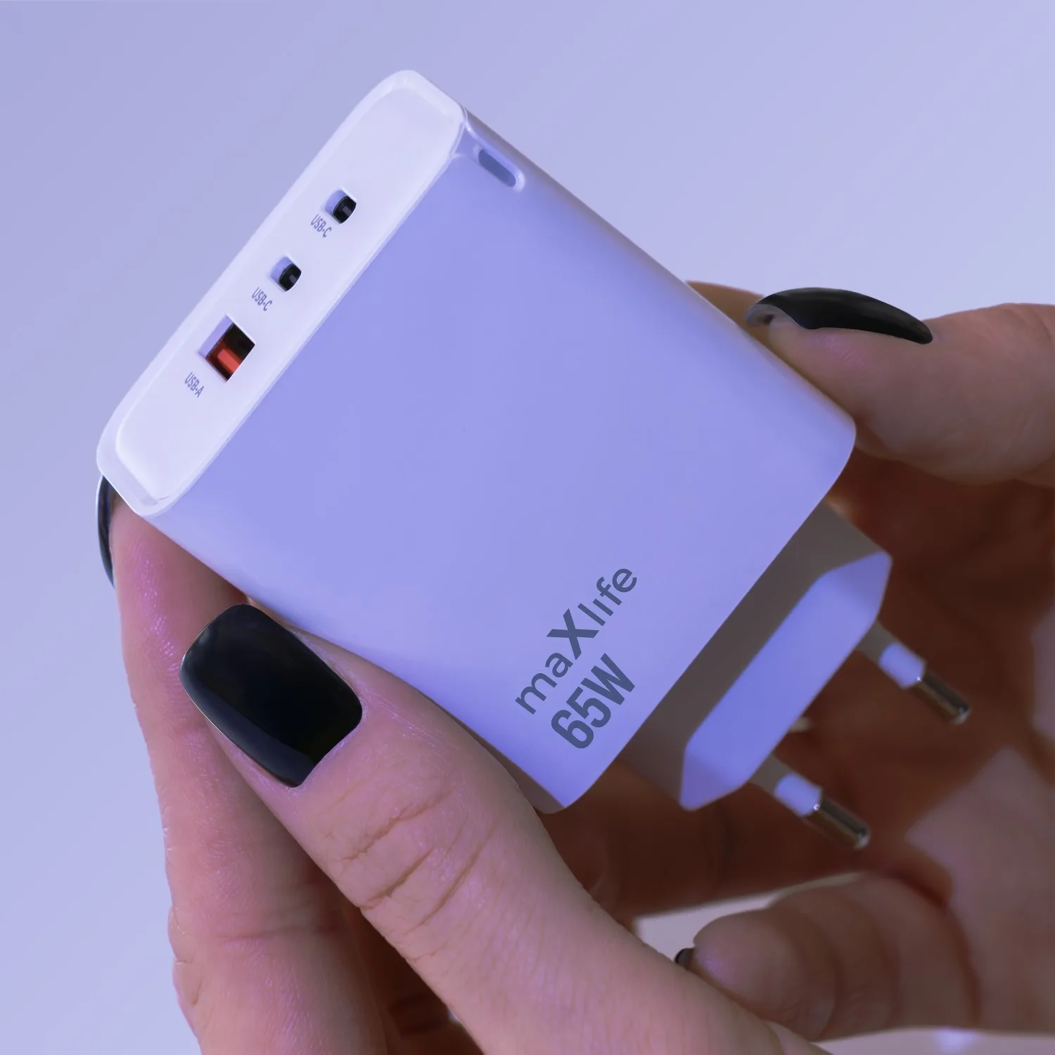 Maxlife MXTC-09-65ACC GaN PD QC charger 2x USB-C 1x USB 65W white