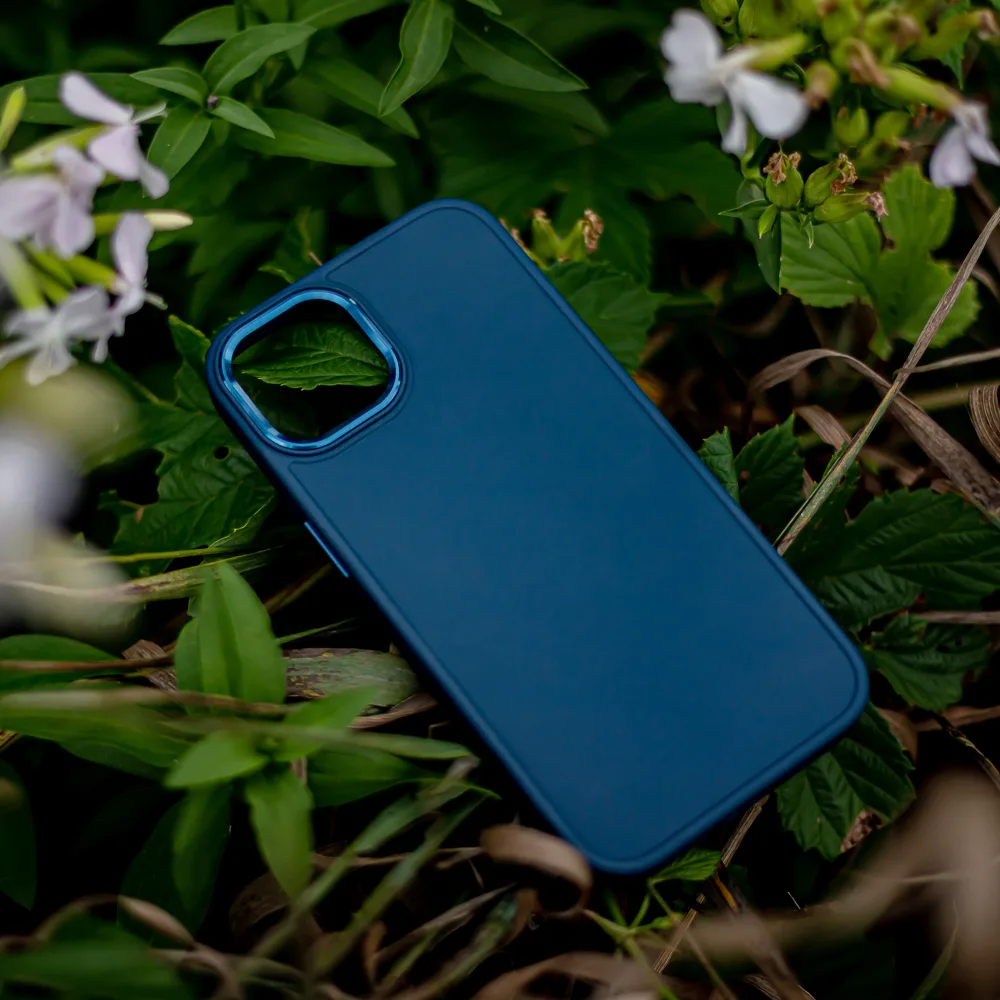 Satinfodral för iPhone 15 Pro 6,1″ mörkblått