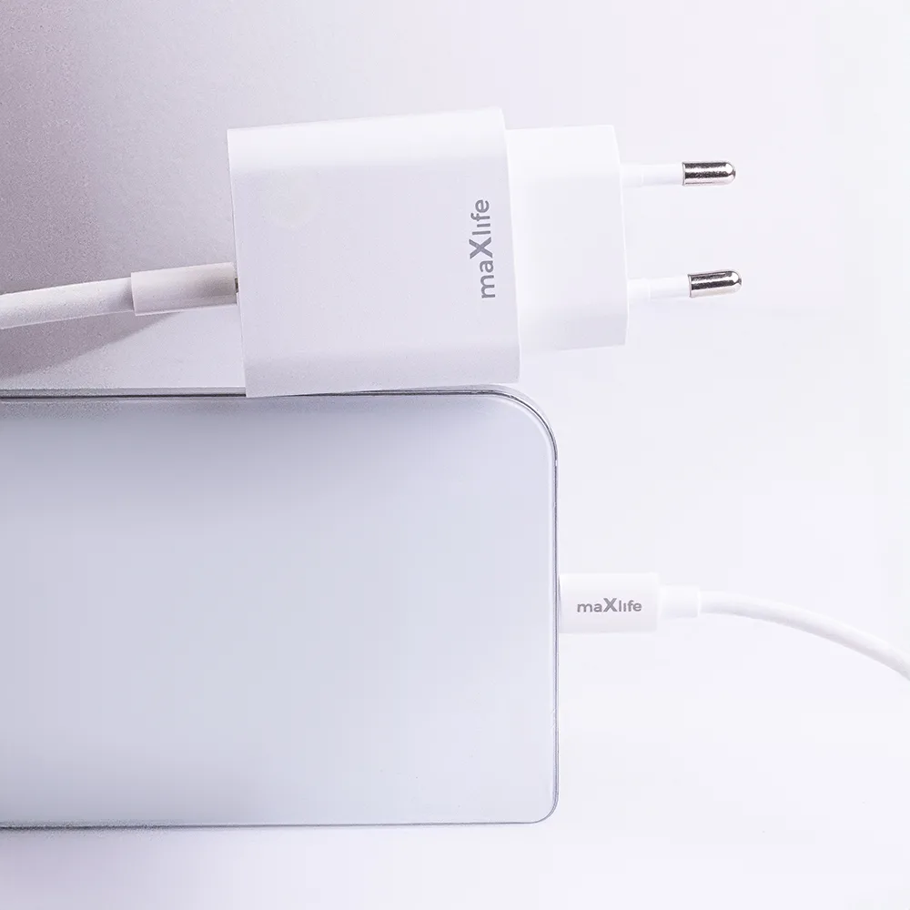 Maxlife MXTC-06-30AC PD QC charger 1x USB-C 1x USB 30W white + USB-C – USB-C cable 60W