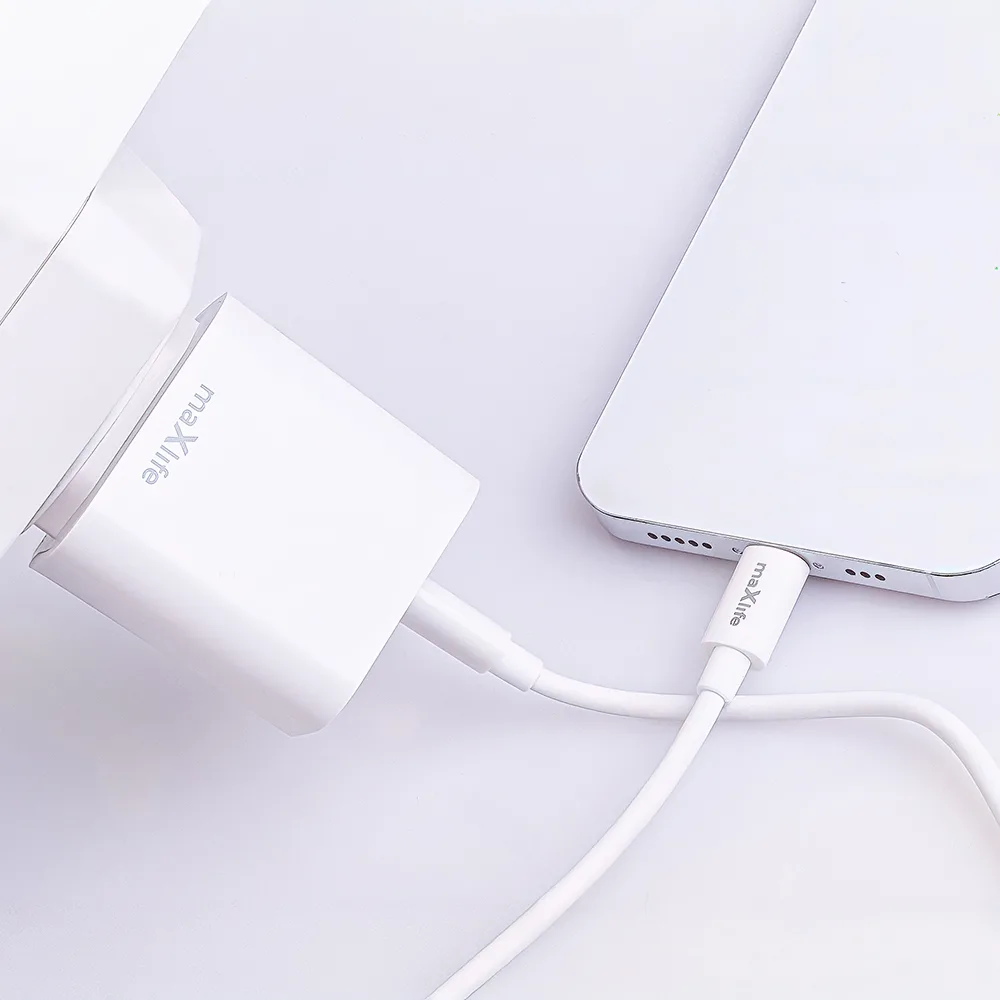 Maxlife MXTC-06-20C PD QC charger 1x USB-C 20W white + USB-C – Lightning cable 20W