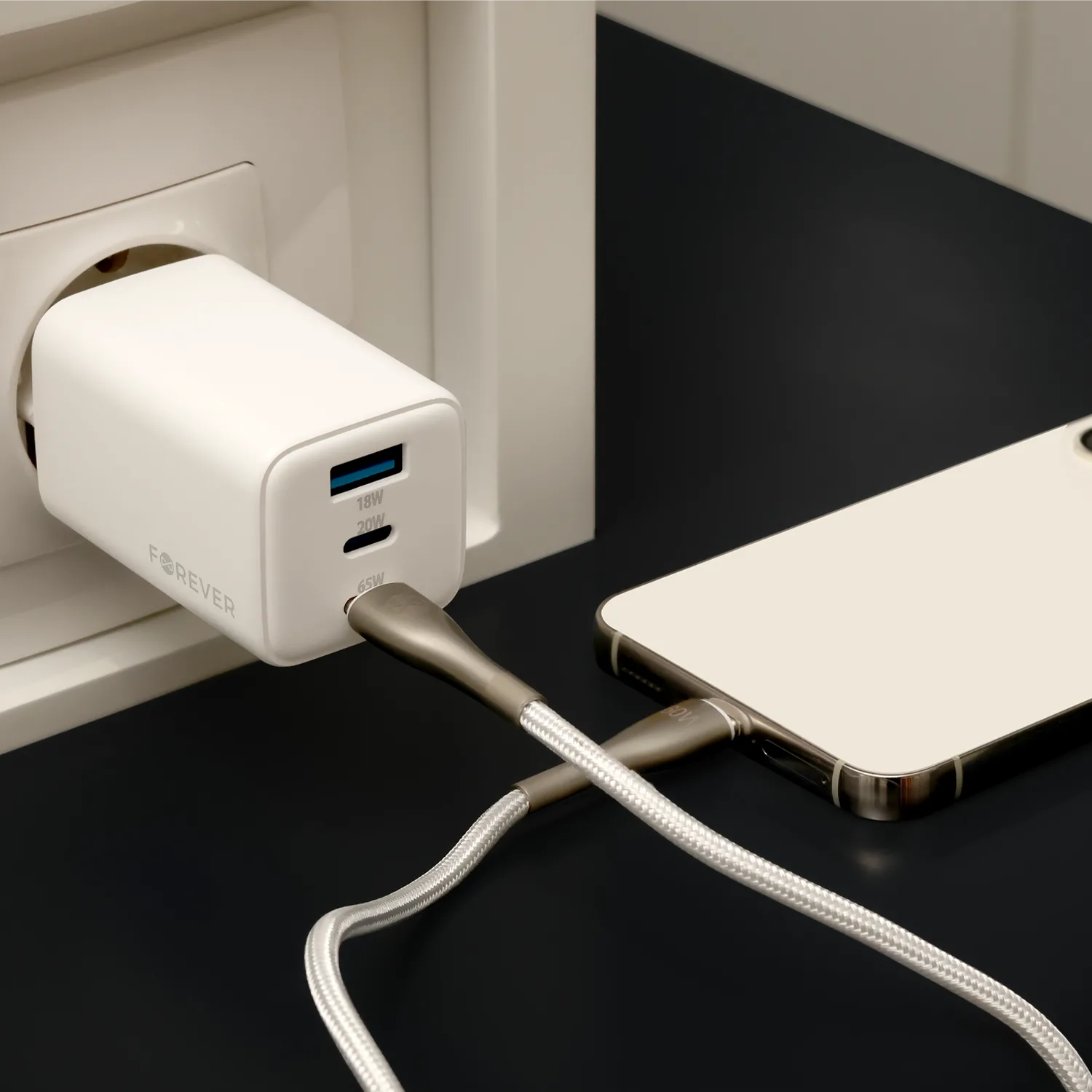 Forever TC-08-65ACC GaN PD QC-laddare 2x USB-C 1x USB 65W vit