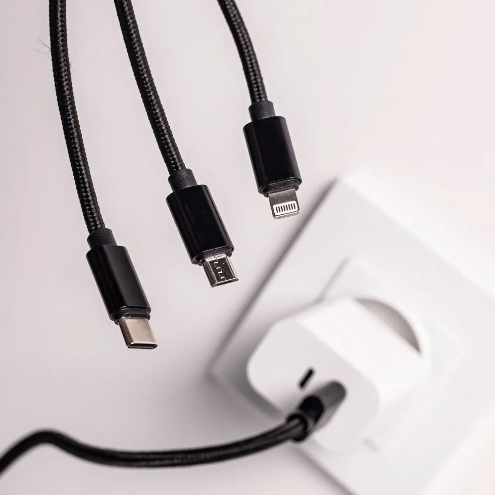 Maxlife 3in1 cable USB – Lightning + USB-C + microUSB 1,0 m 2,1A black nylon