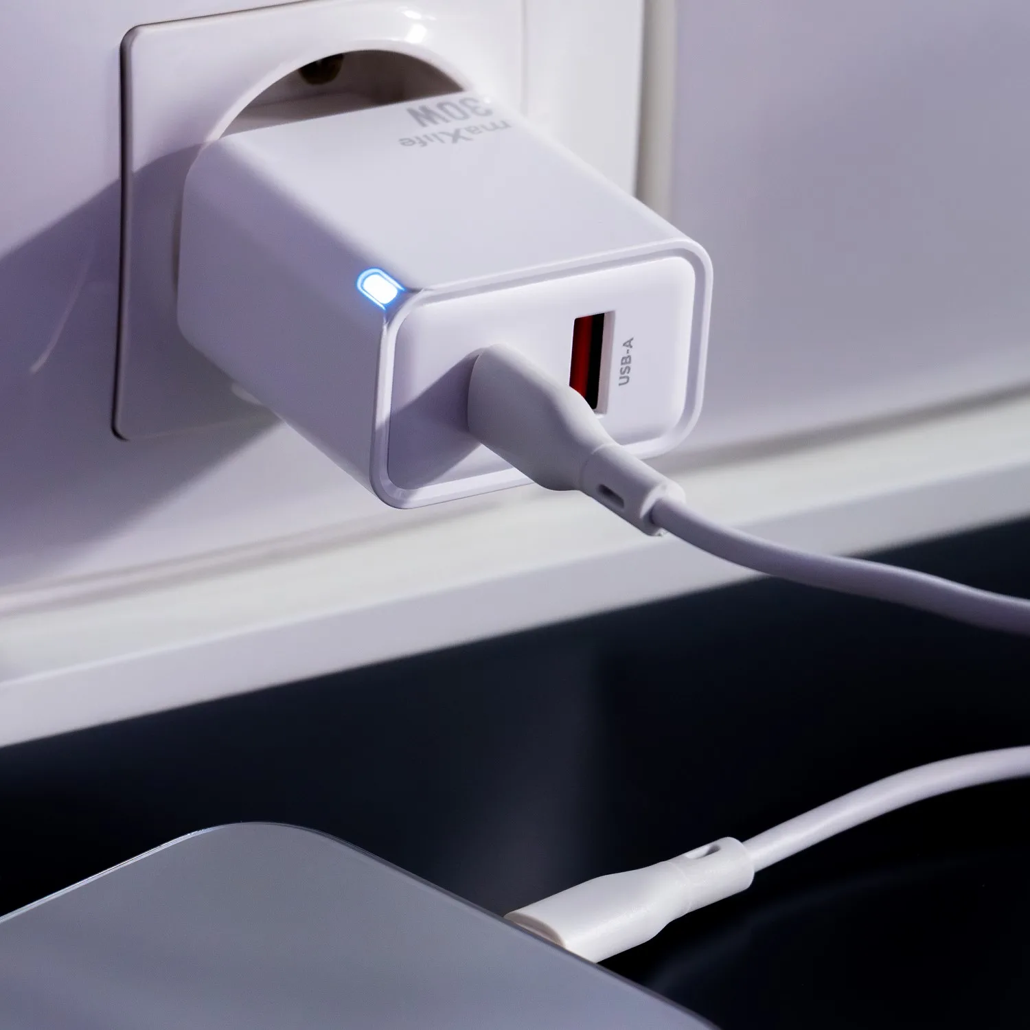 Maxlife MXTC-09-30AC GaN PD QC charger 1x USB-C 1x USB 30W white