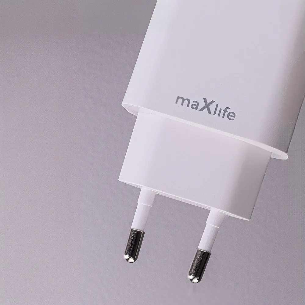 Maxlife MXTC-06-20AC PD QC charger 1x USB-C 1x USB 20W white + USB-C – USB-C cable 20W