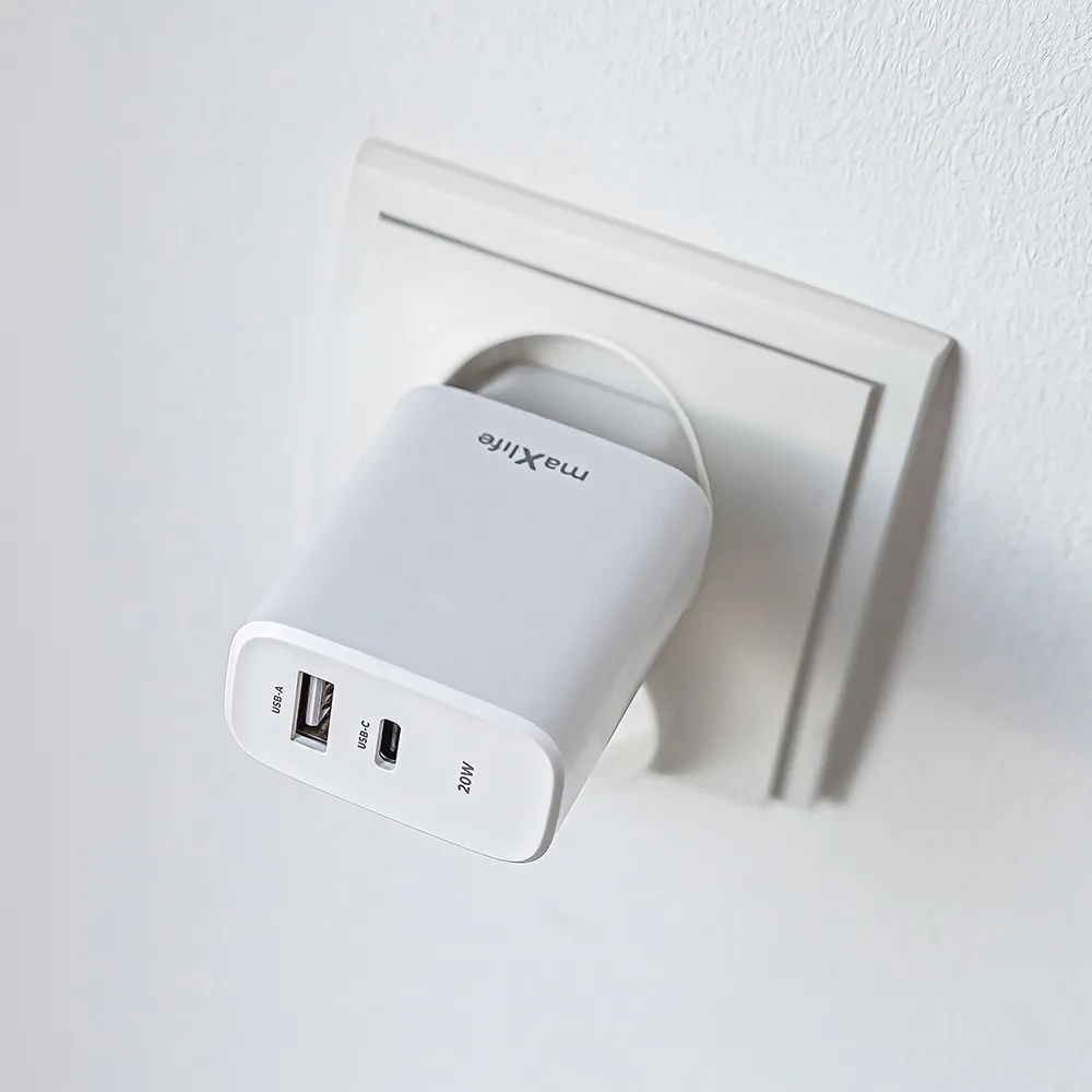 Maxlife MXTC-10-20AC PD QC charger 1x USB-C 1x USB 20W white