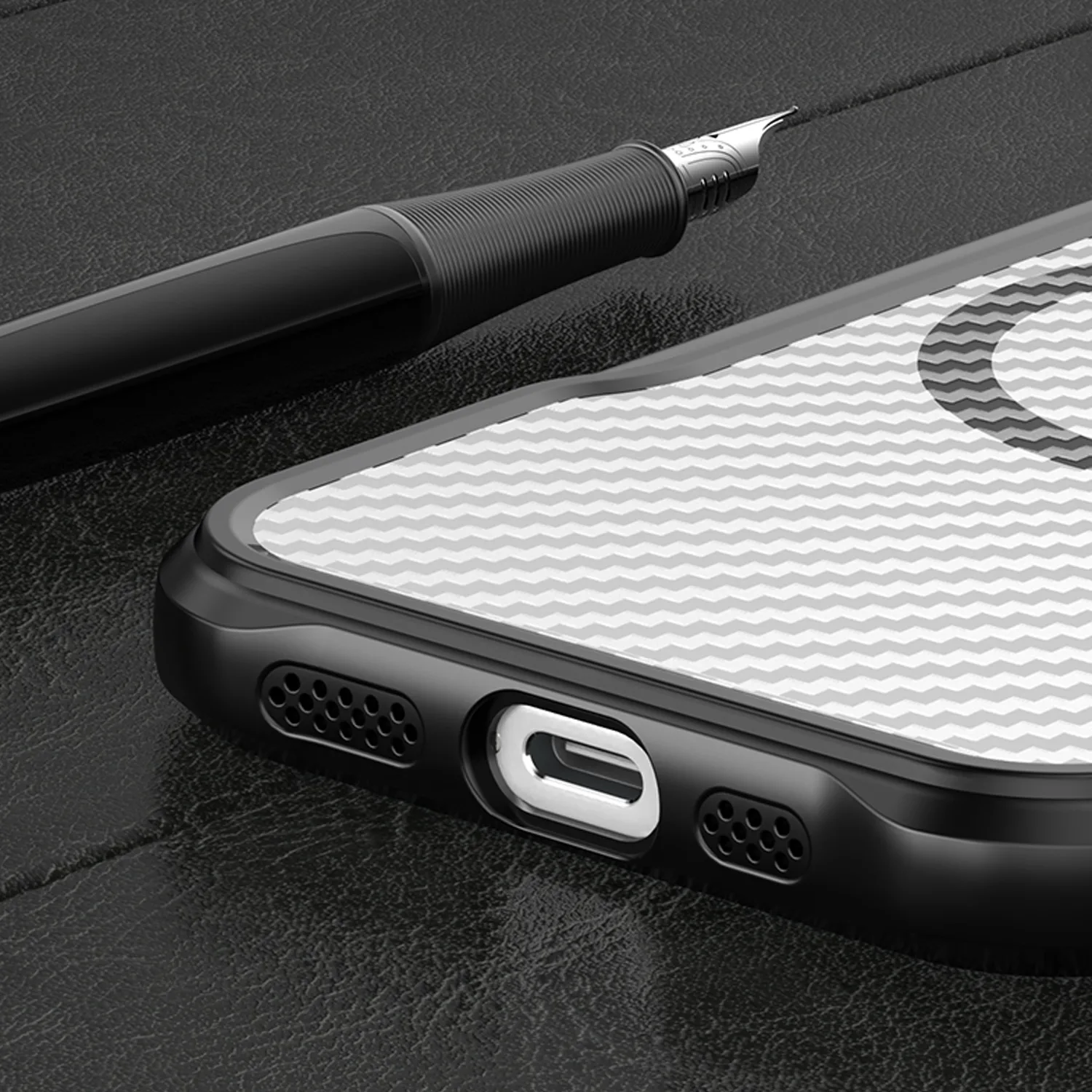 Defender Carbon Mag case for iPhone 13 6,1″ black