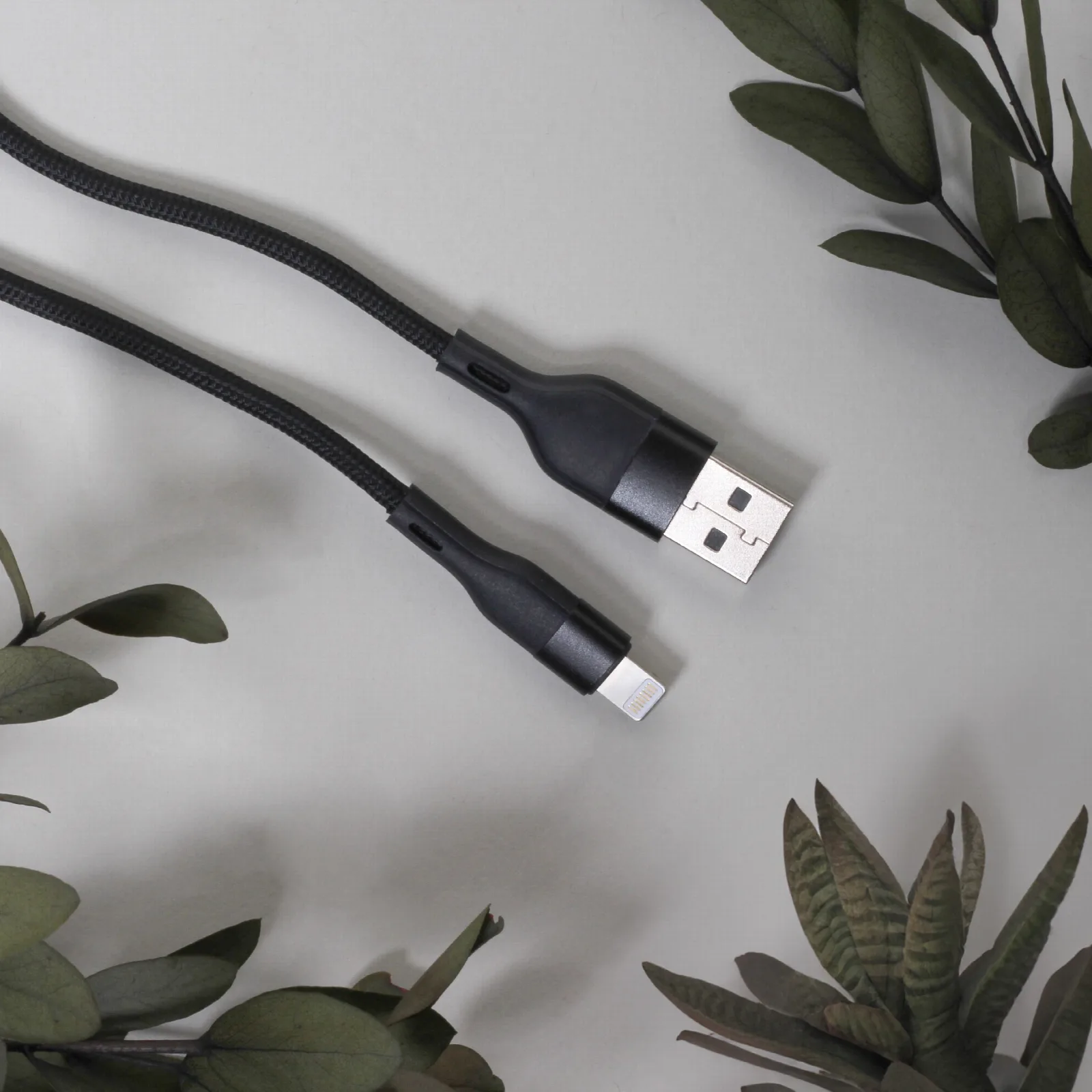 Maxlife MXUC-07 cable USB – Lightning 1,0 m 2,4A black nylon