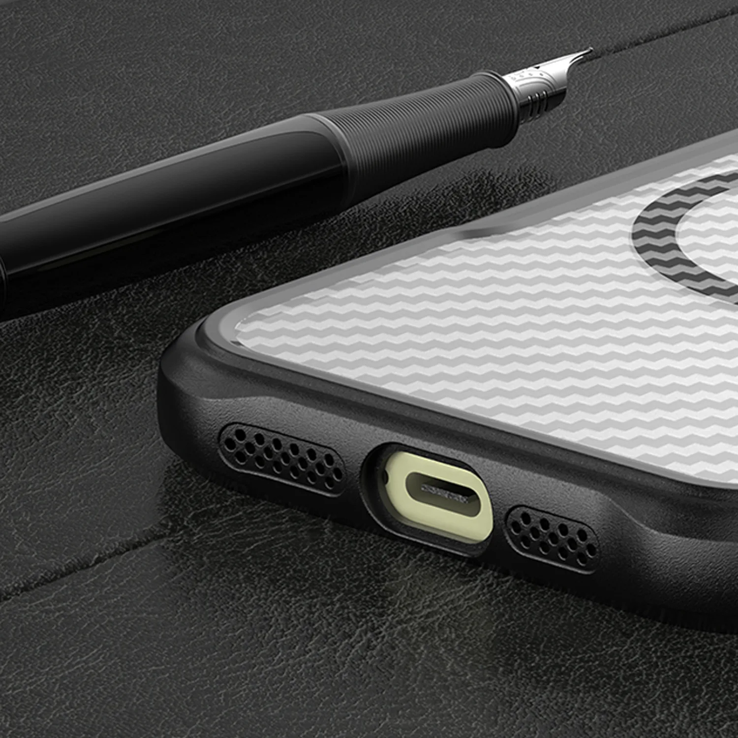 Defender Carbon Mag case for iPhone 16 6,1″ black